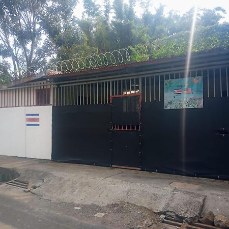 Hogar Tico-Estadounidense Cerca De Aeropuerto Alajuela Esterno foto