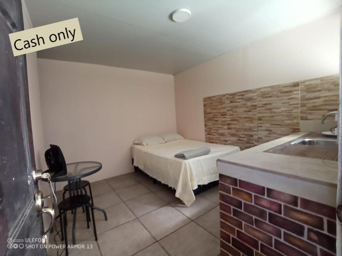Hogar Tico-Estadounidense Cerca De Aeropuerto Alajuela Esterno foto